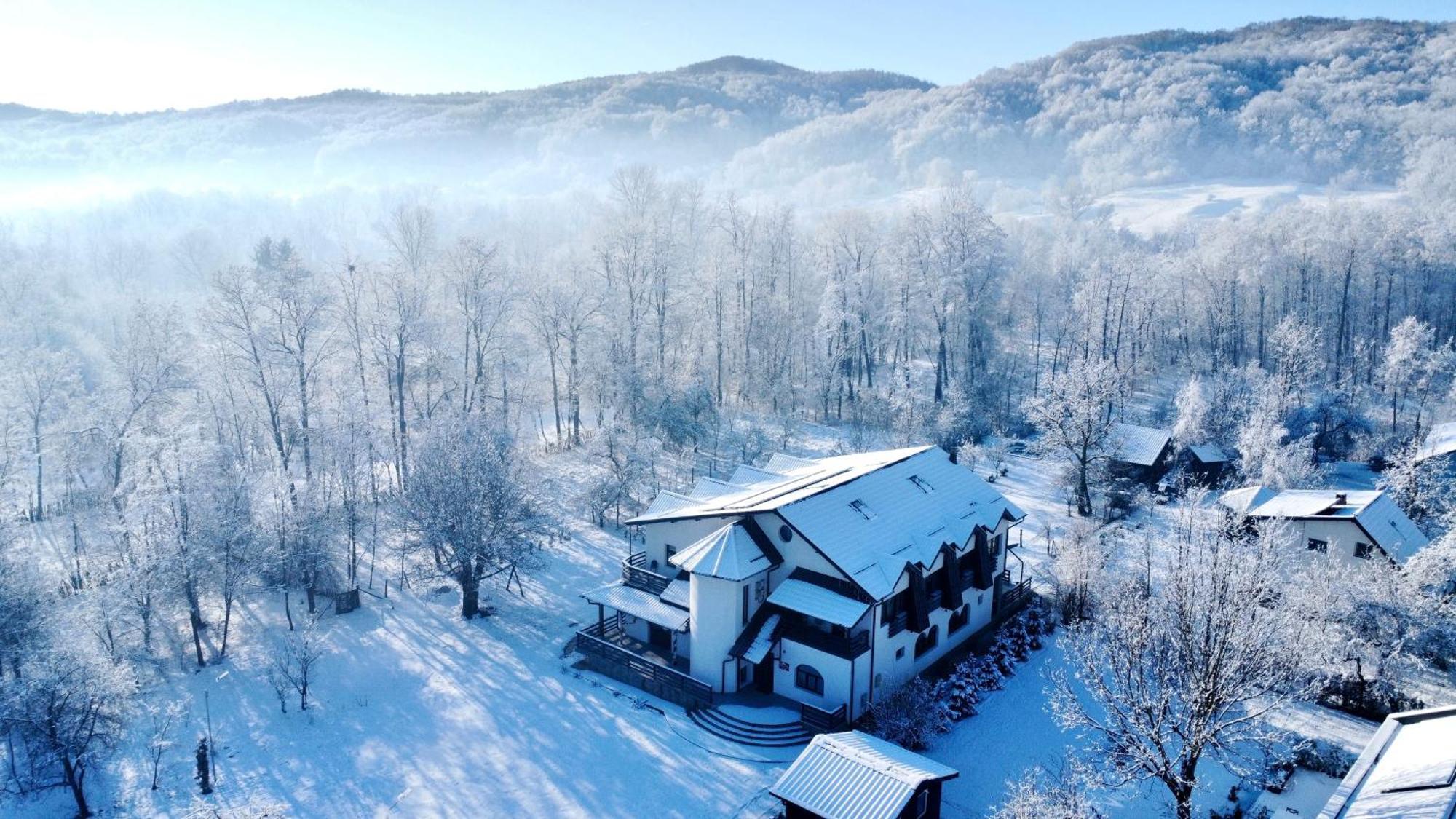 Din Natura Varbilau Kültér fotó